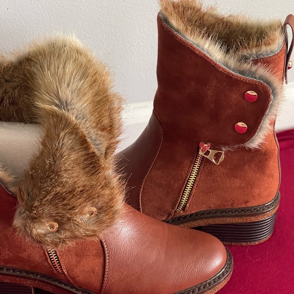 Patrizia Women's Saige Boot Size 9